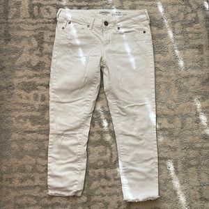 Denizen from Levi’s Low-Rise Straight Crop White Jeans Size 3